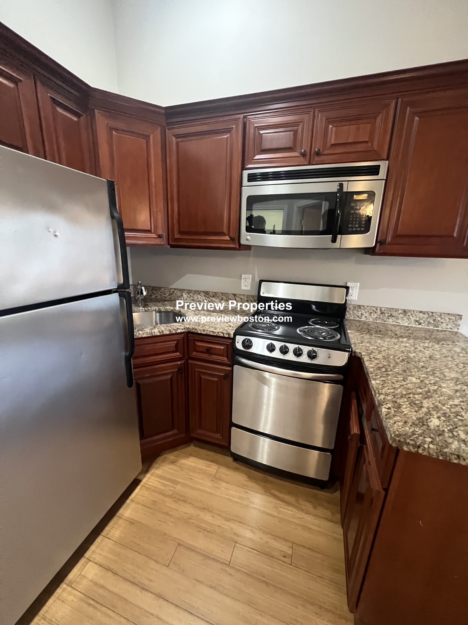 252 Newbury St, Back Bay