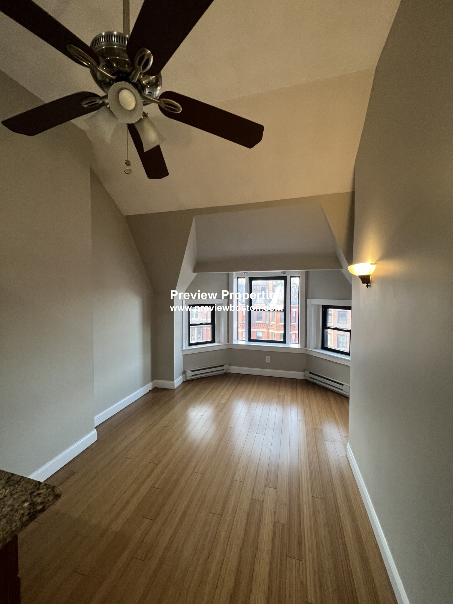 252 Newbury St, Back Bay