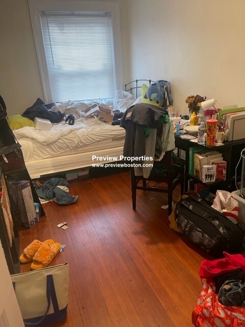 186 Naples Rd, Chestnut Hill