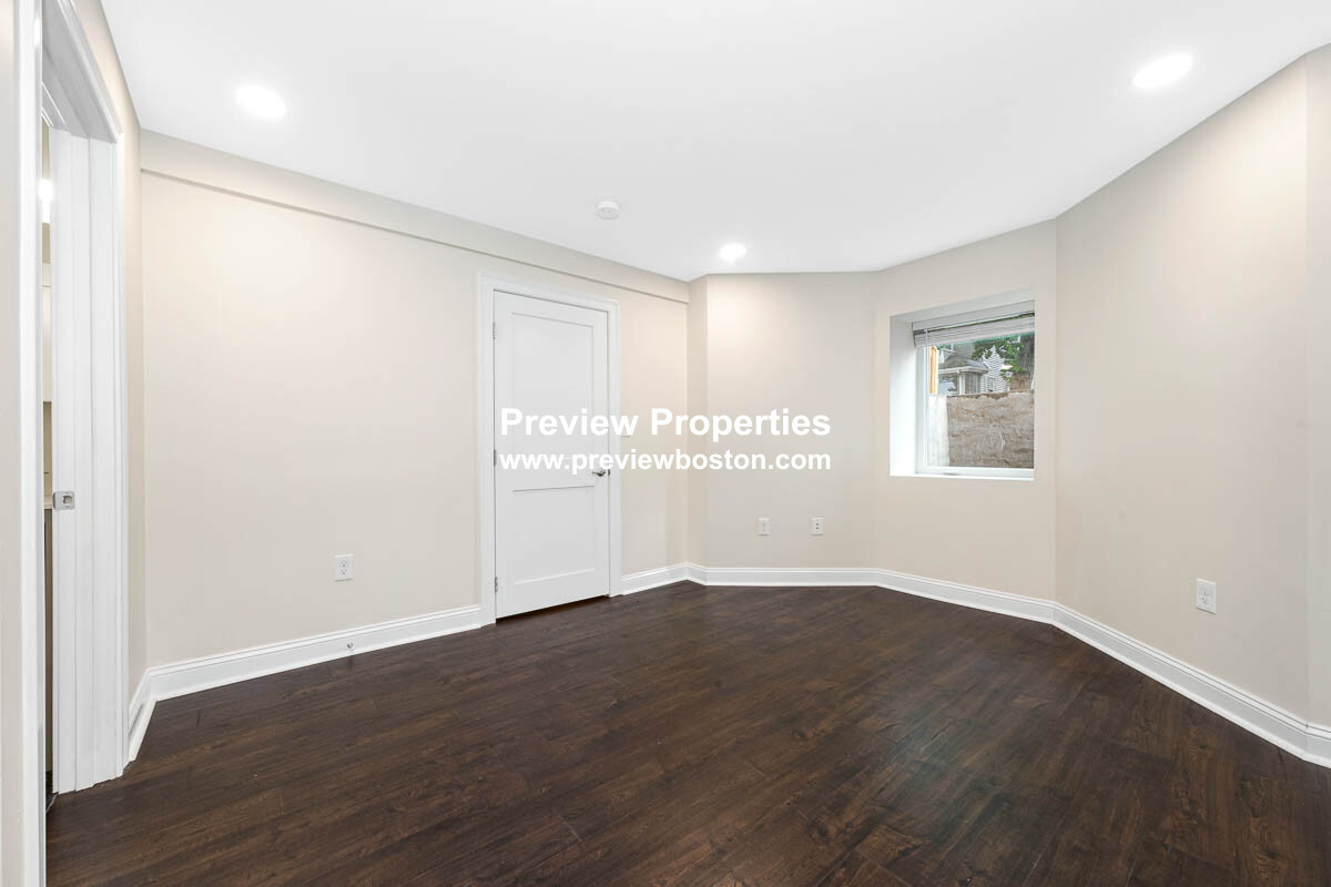 77 Winchester St, Medford