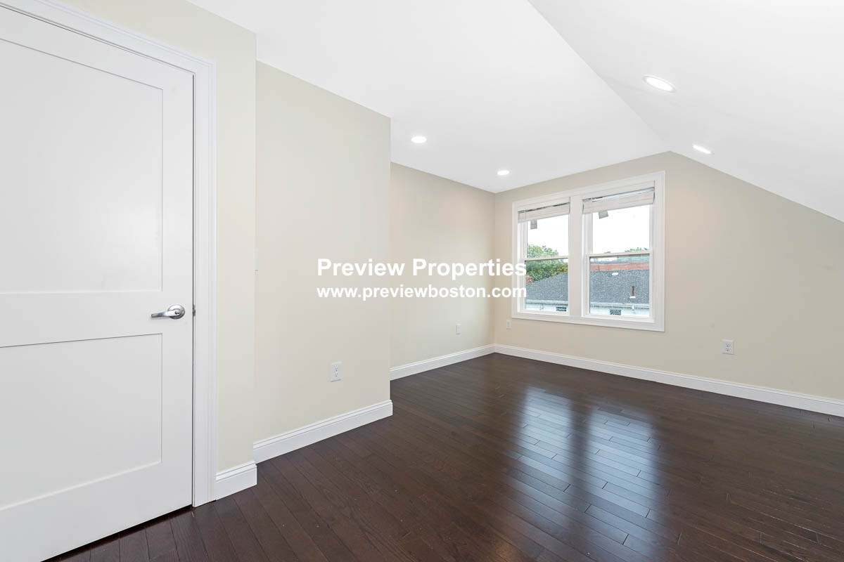 77 Winchester St, Medford