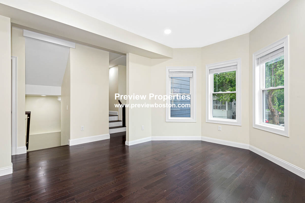 77 Winchester St, Medford