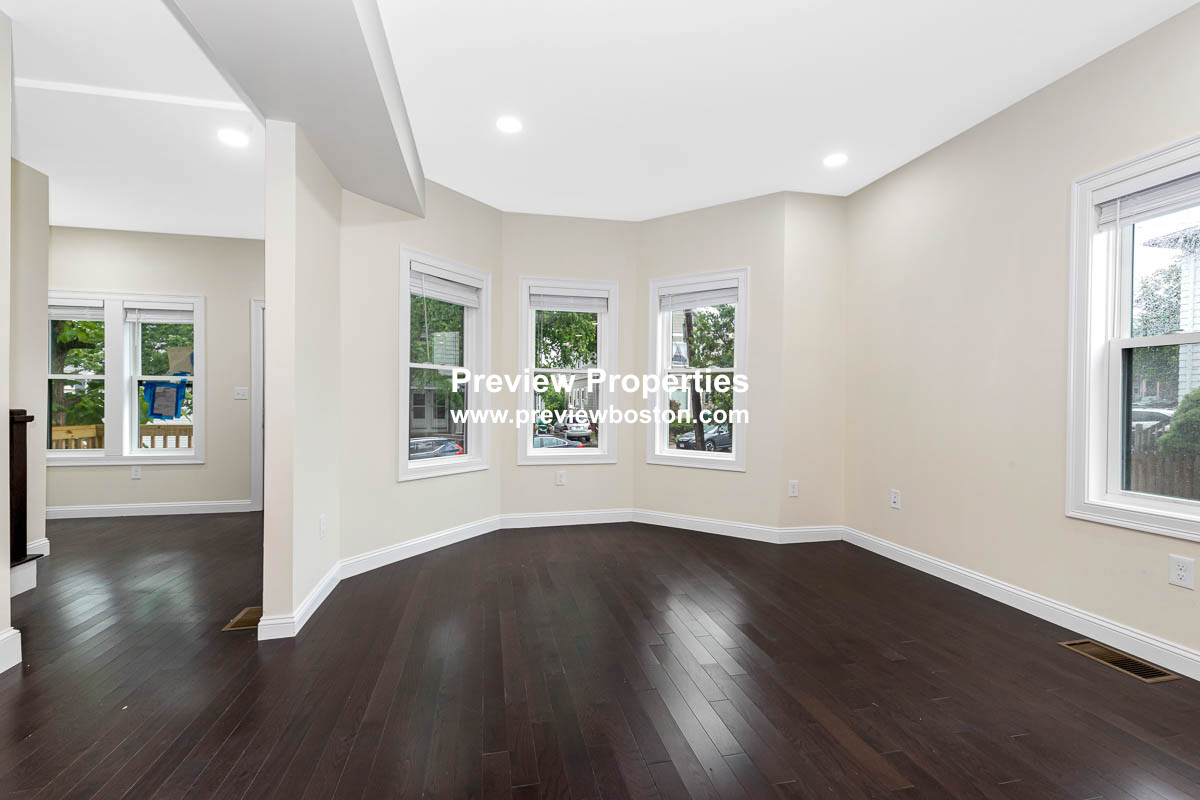 77 Winchester St, Medford