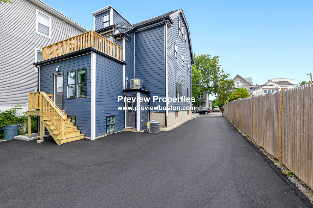 77 Winchester St, Medford