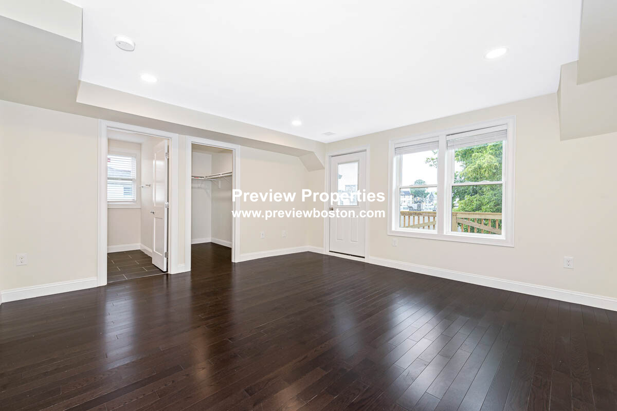 77 Winchester St, Medford