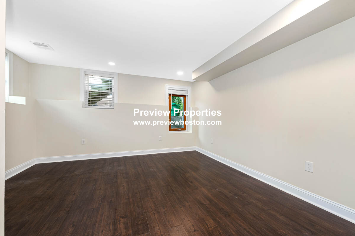 77 Winchester St, Medford