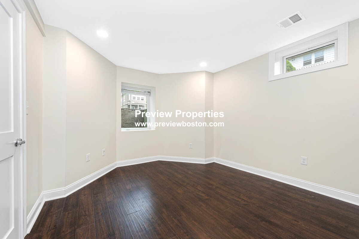 77 Winchester St, Medford