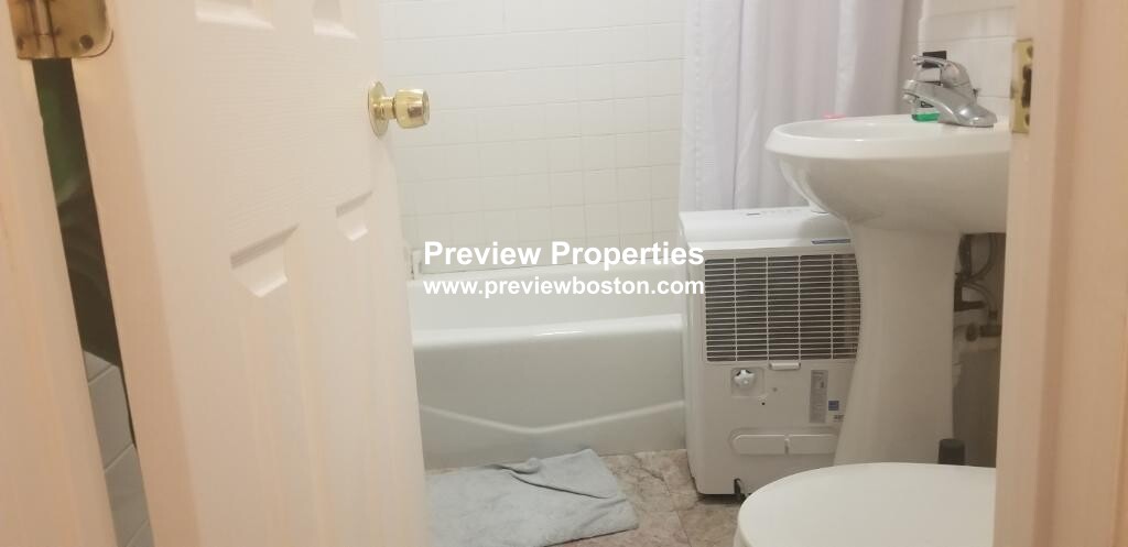 17 Cummings Rd, Brighton