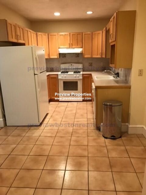 1714 Beacon St, Brookline Hills