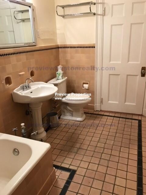 1714 Beacon St, Brookline Hills