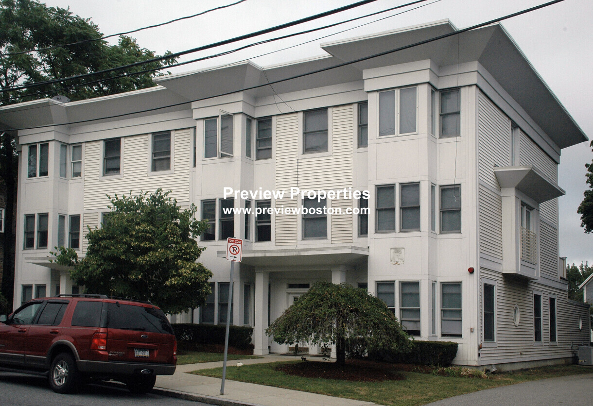 8 Glencoe St, Allston