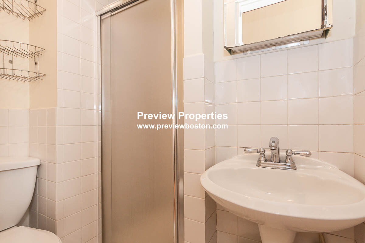 600 Broadway, Davis Square