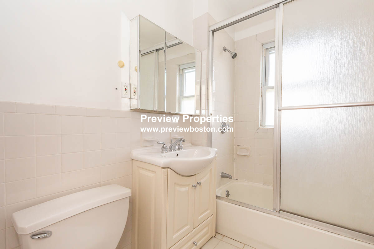 600 Broadway, Davis Square