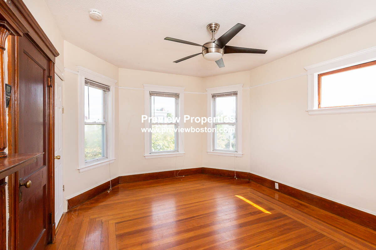 600 Broadway, Davis Square