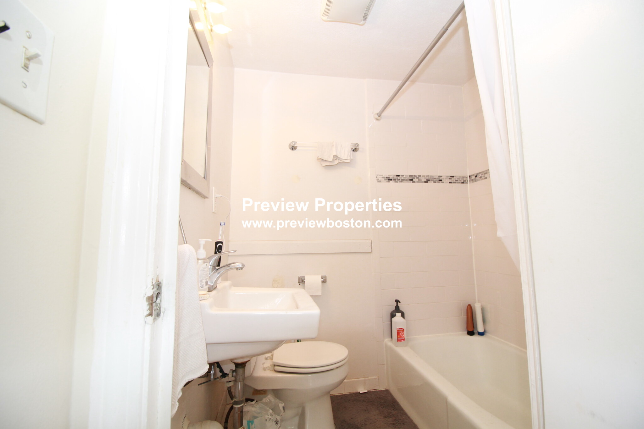 14 Leverett St, Brookline Hills