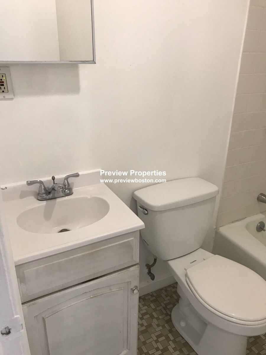 147 Meridian St, East Boston