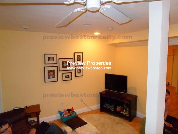 12 Dean Rd, Brookline Hills