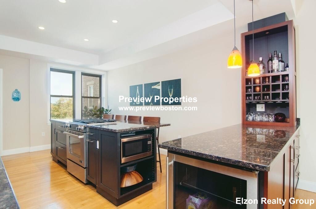 2021 Commonwealth Ave, Brighton