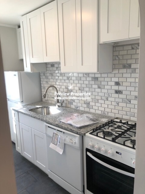 90 Winthrop Shore Dr, Winthrop