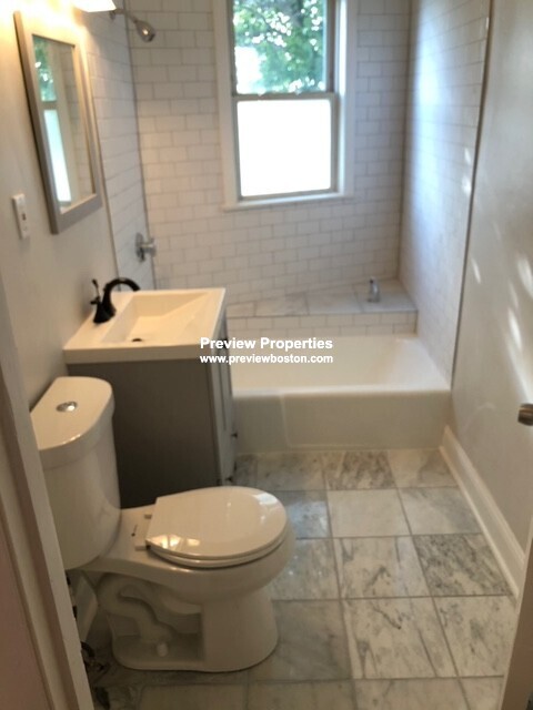 90 Winthrop Shore Dr, Winthrop