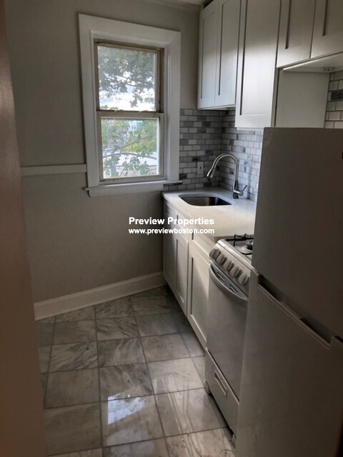 90 Winthrop Shore Dr, Winthrop