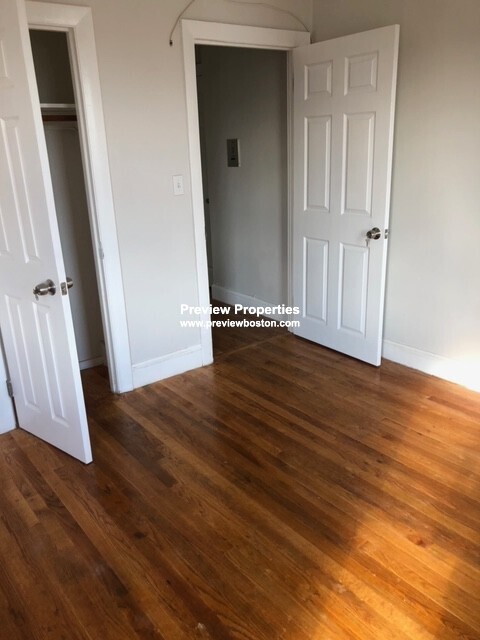 90 Winthrop Shore Dr, Winthrop