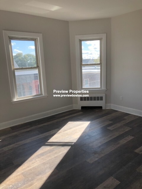 90 Winthrop Shore Dr, Winthrop