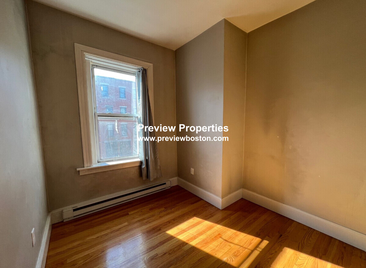 20 Chelsea St, East Boston