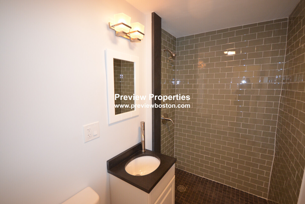 20 Chelsea St, East Boston