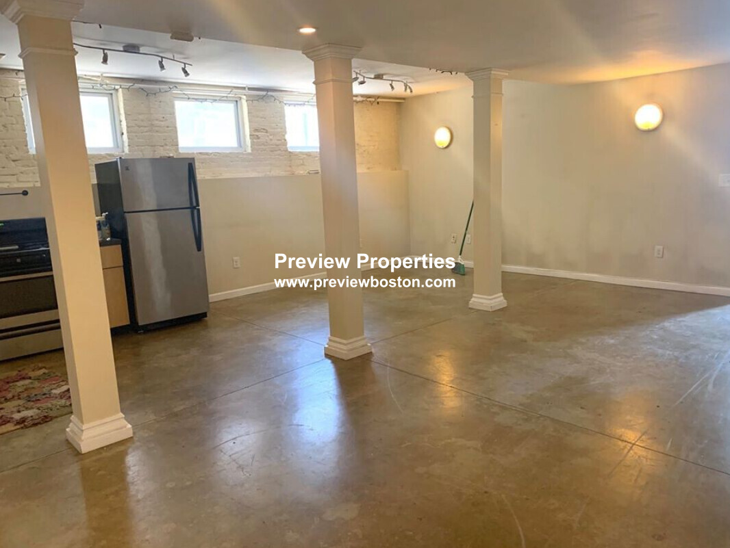 72 Frankfort St, East Boston