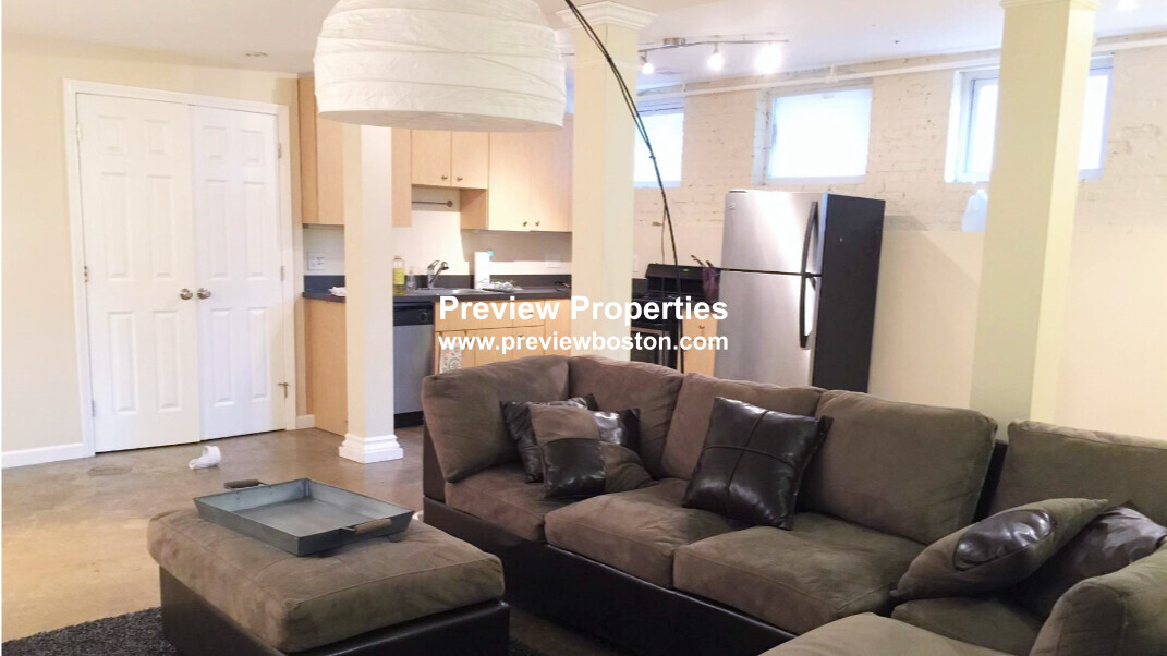 72 Frankfort St, East Boston