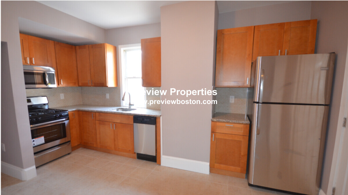 224 Chelsea St, East Boston