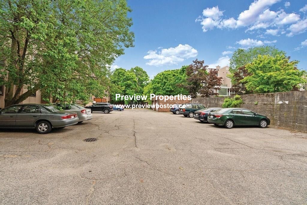 15 Stearns Rd, Brookline Hills