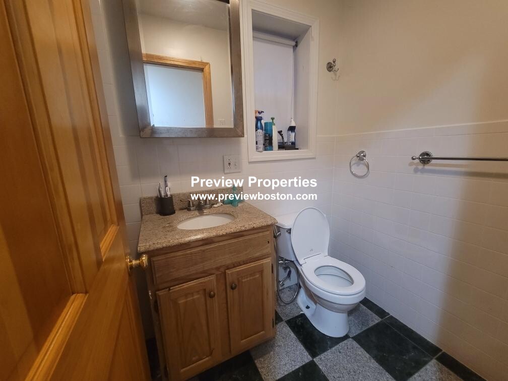 127 Cedar St, Roxbury