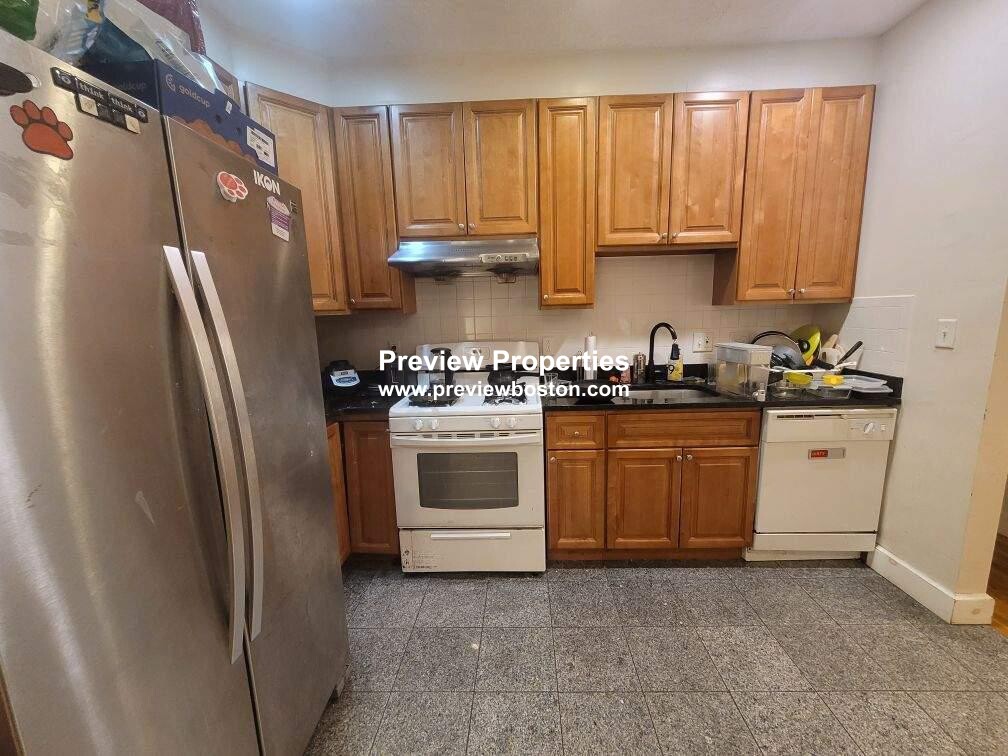 127 Cedar St, Roxbury