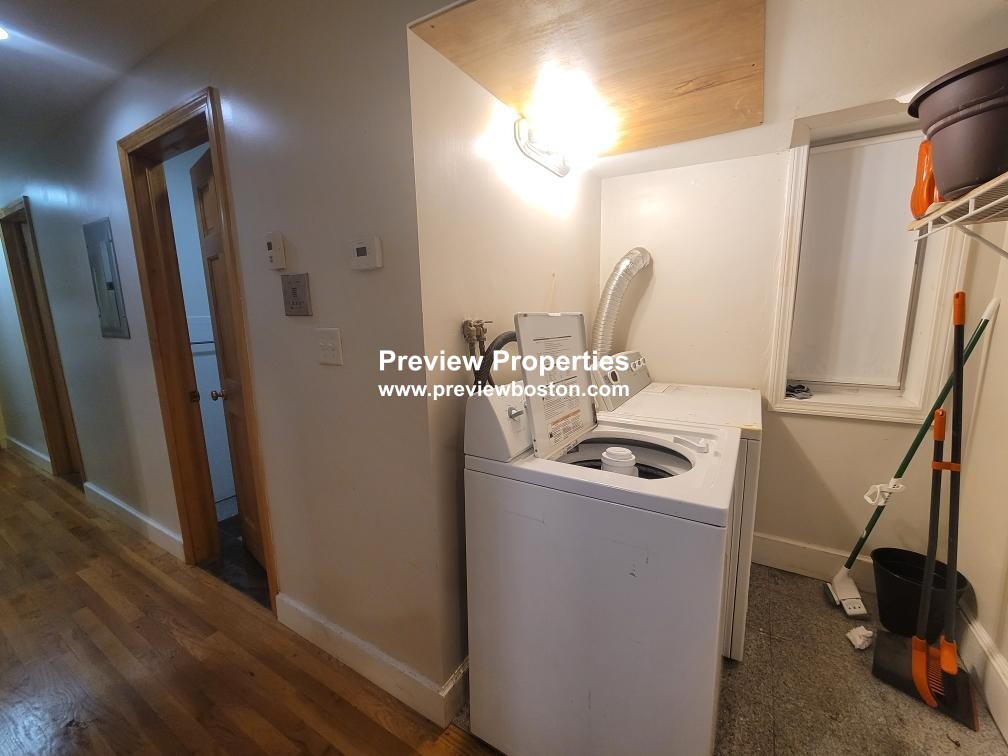 127 Cedar St, Roxbury