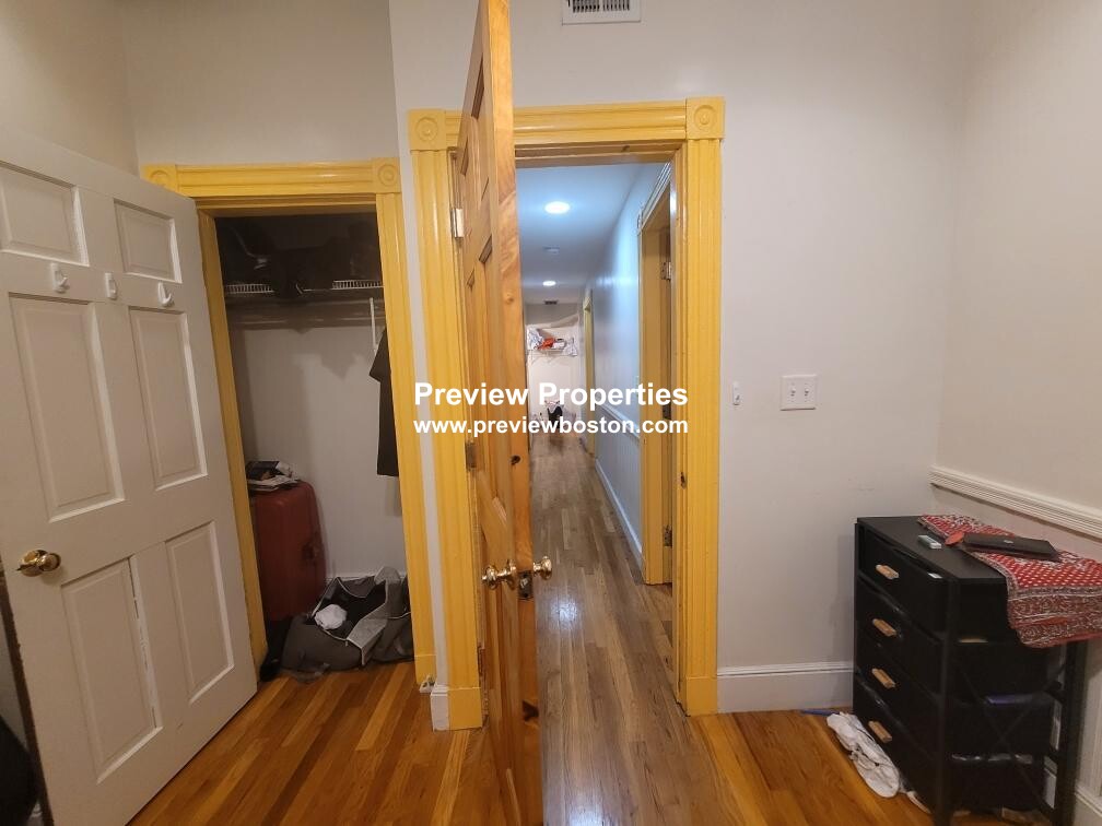 127 Cedar St, Roxbury