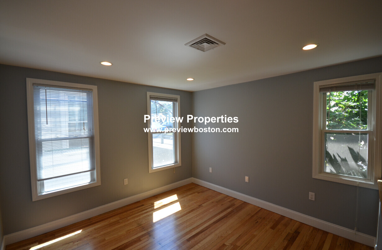 12 Cheever Ct, East Boston