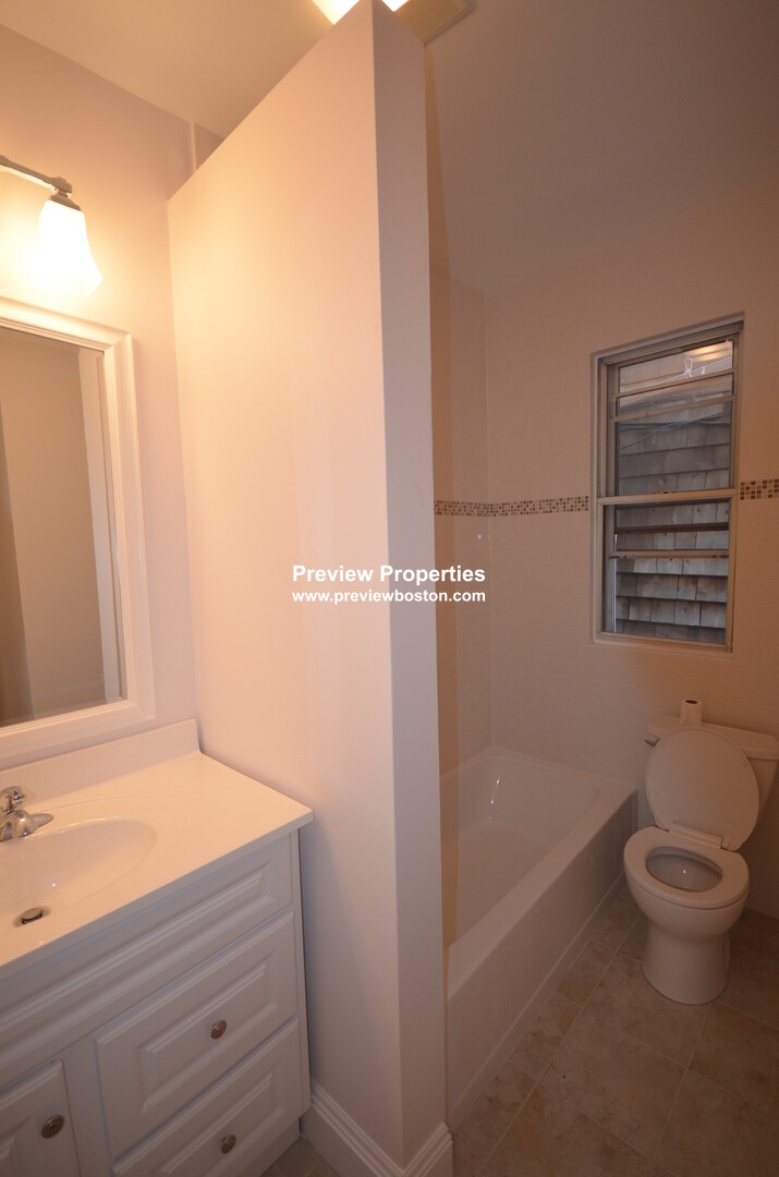 224 Chelsea St, East Boston