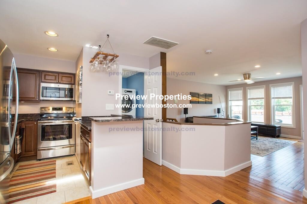 29 Brainerd Rd, Allston