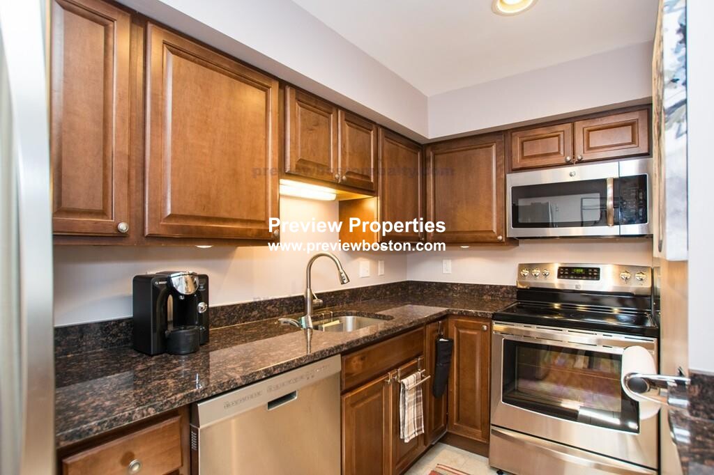 29 Brainerd Rd, Allston