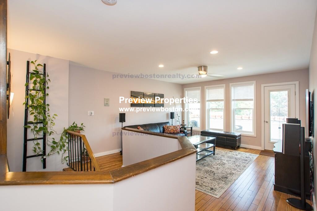 29 Brainerd Rd, Allston
