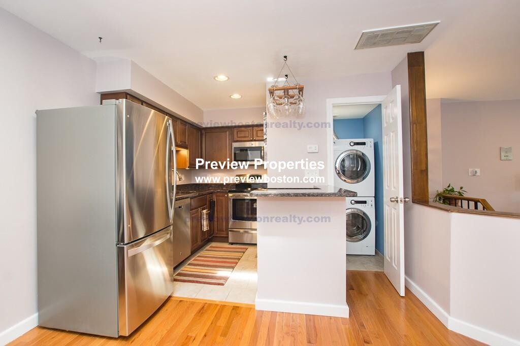 29 Brainerd Rd, Allston