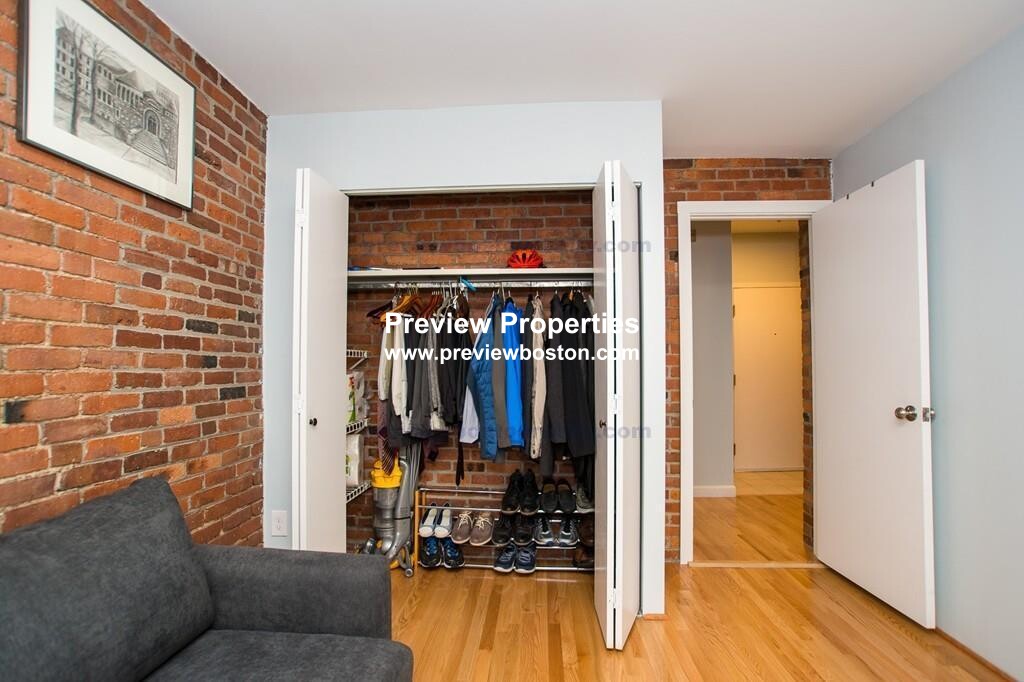 29 Brainerd Rd, Allston