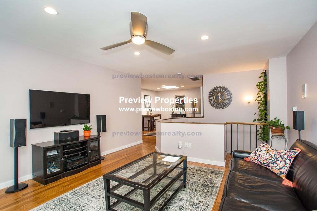 29 Brainerd Rd, Allston