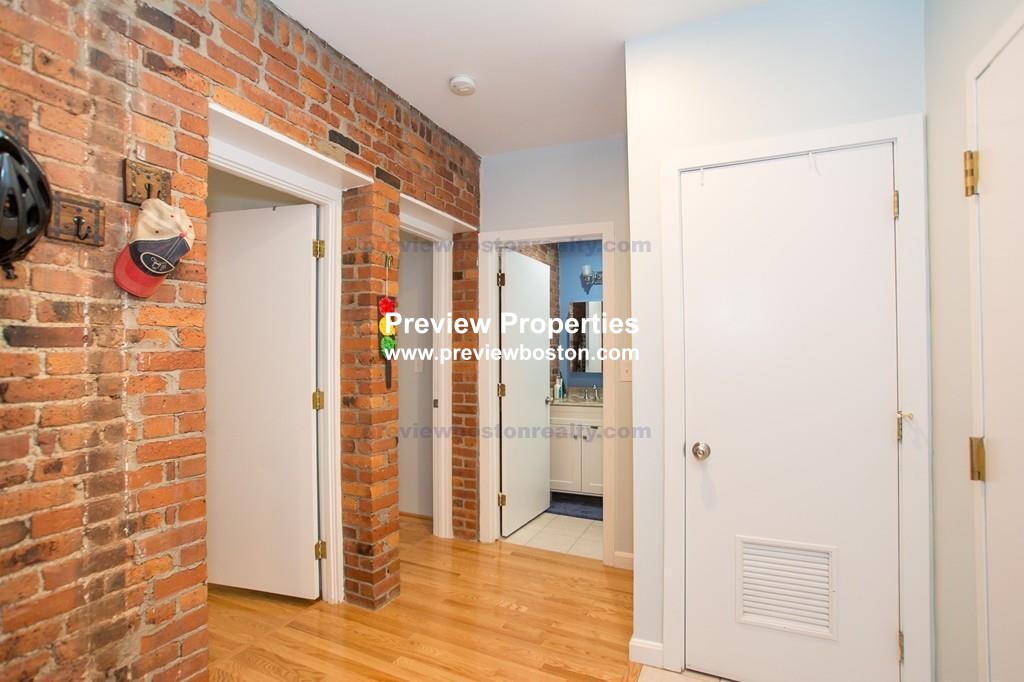 29 Brainerd Rd, Allston