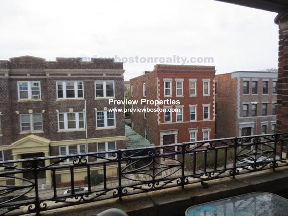 317 Summit Ave, Brighton