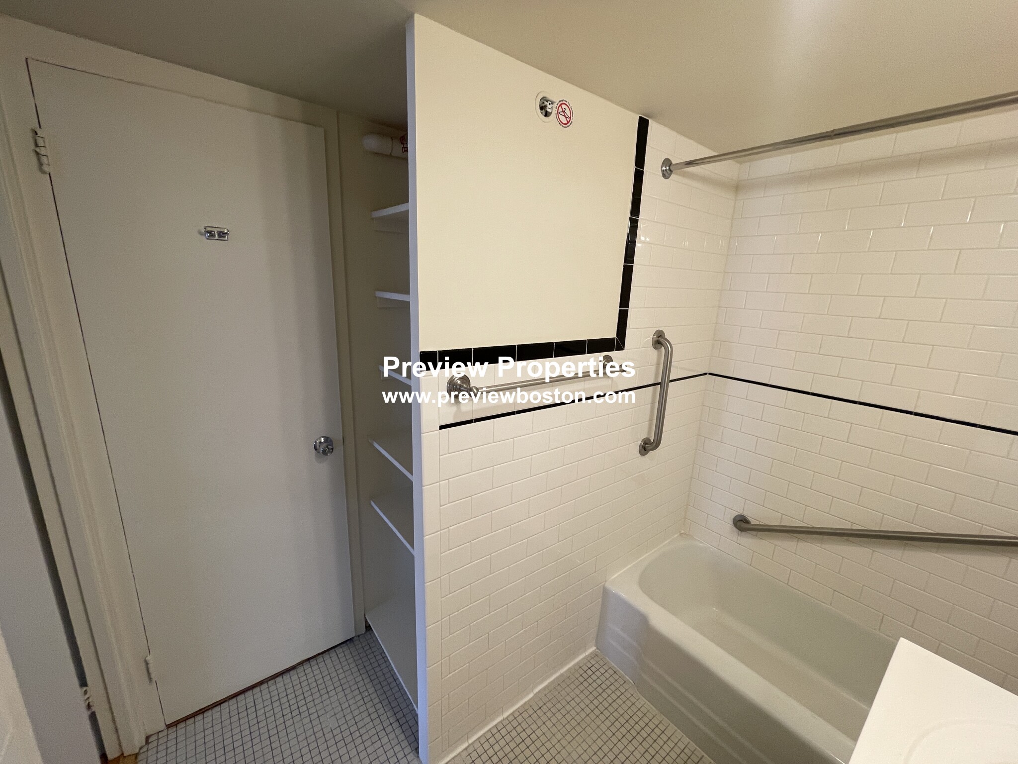 101 Monmouth St, Longwood