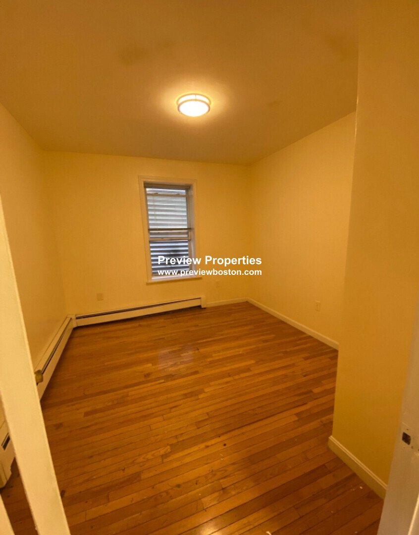 144 Chelsea St, East Boston