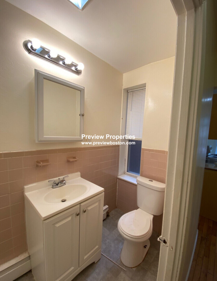 144 Chelsea St, East Boston